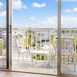 Queen Room City View Top Floor